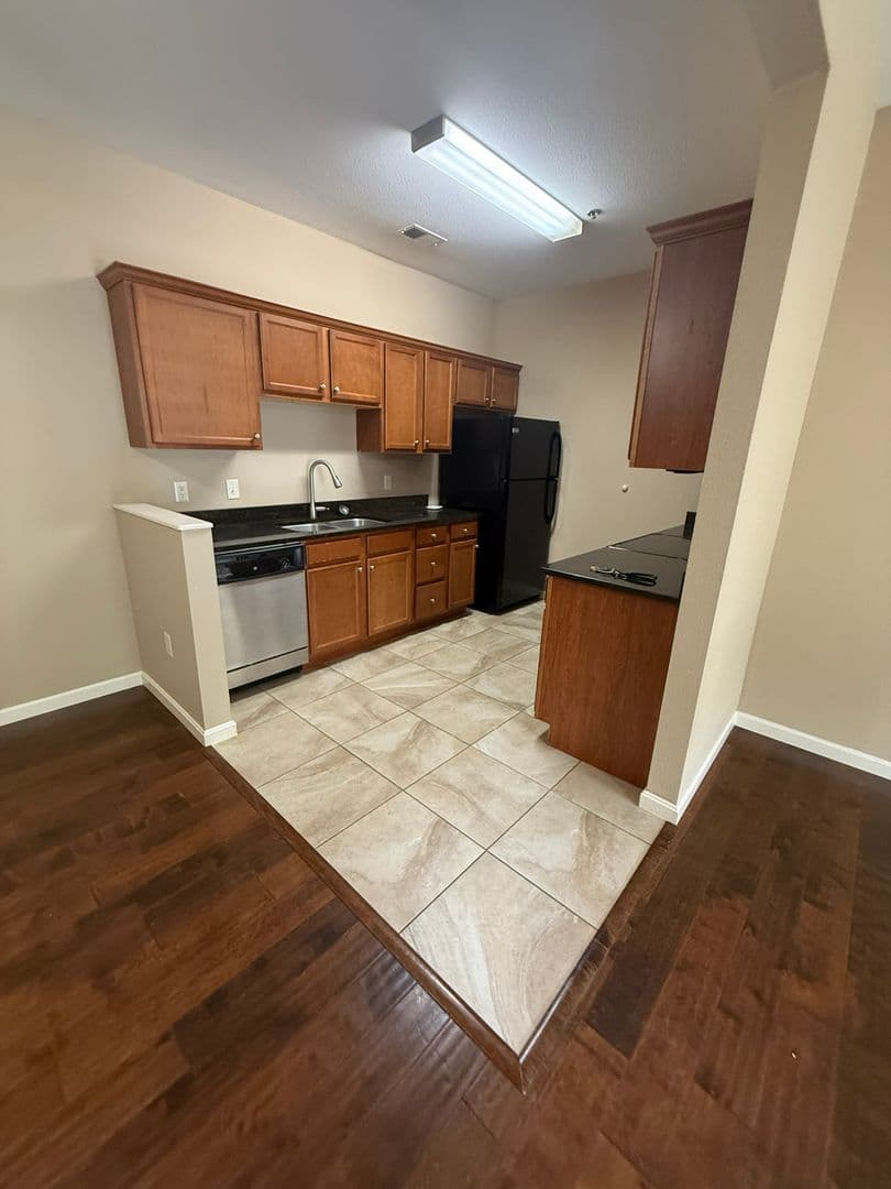 Evansville Apartment: 2015 N Weinbach Ave