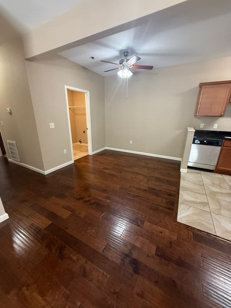 Evansville Apartment: 2015 N Weinbach Ave