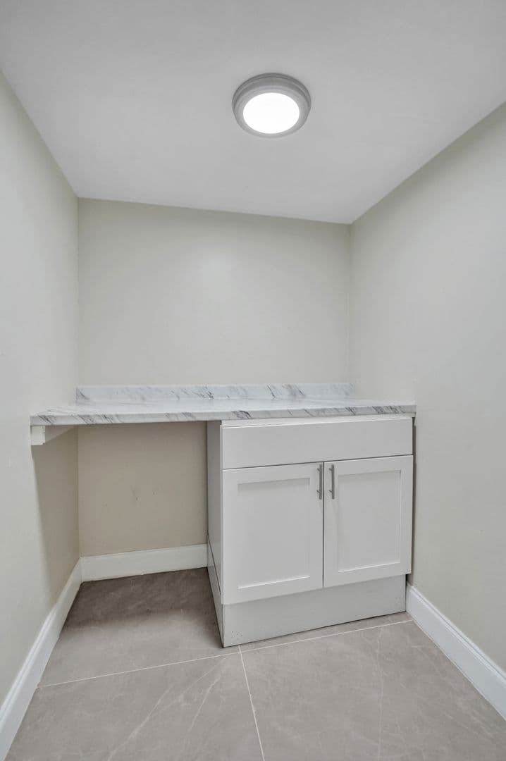 Lauderhill Apartment: 4222 Inverrary Blvd Unit 4810