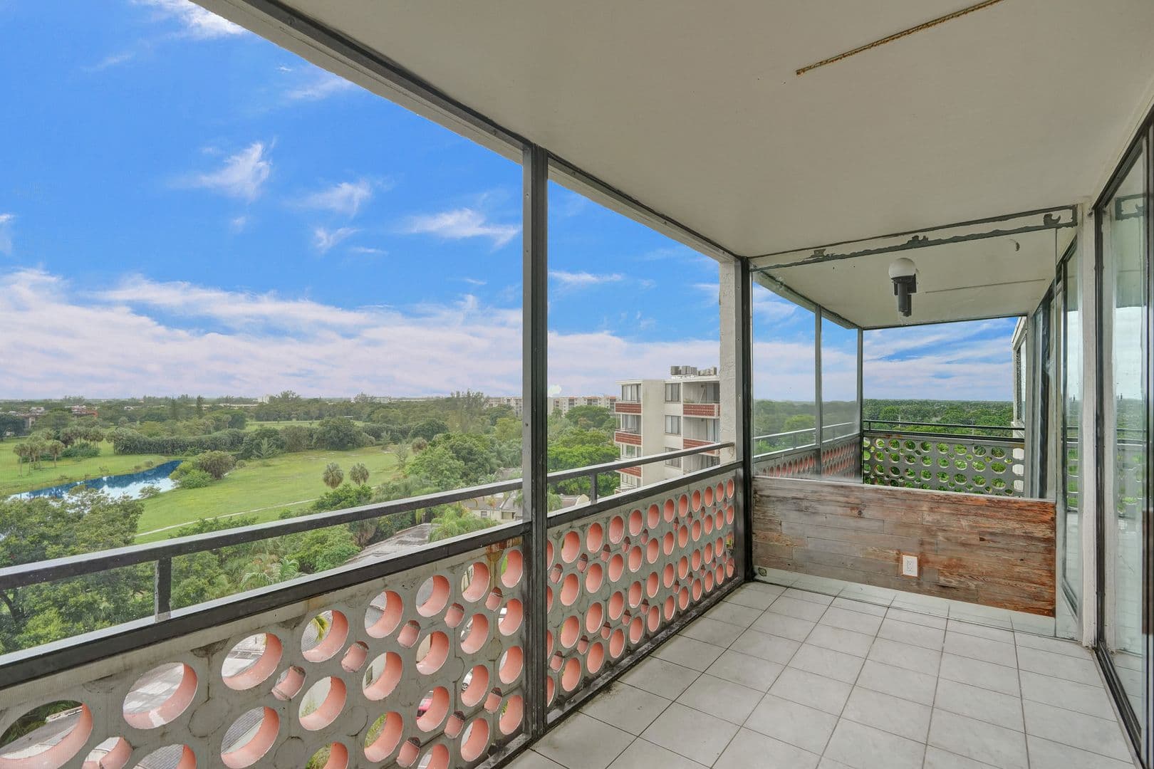Lauderhill Apartment: 4222 Inverrary Blvd Unit 4810