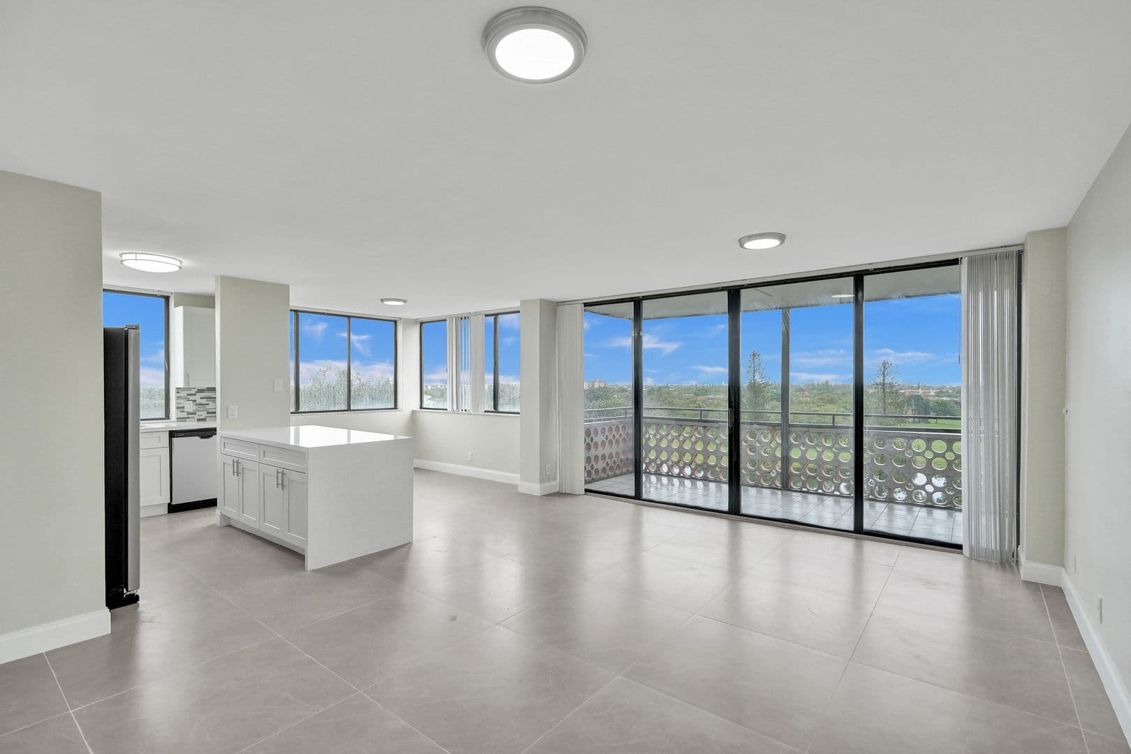 Lauderhill Apartment: 4222 Inverrary Blvd Unit 4810
