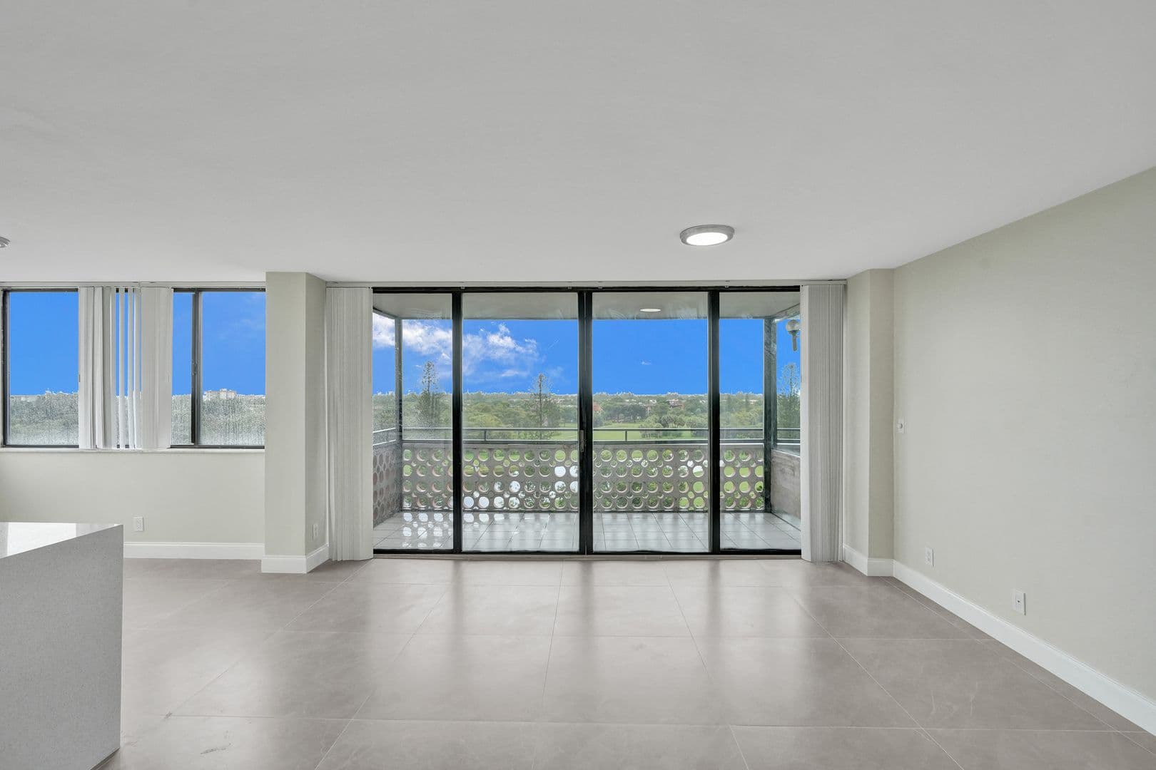 Lauderhill Apartment: 4222 Inverrary Blvd Unit 4810