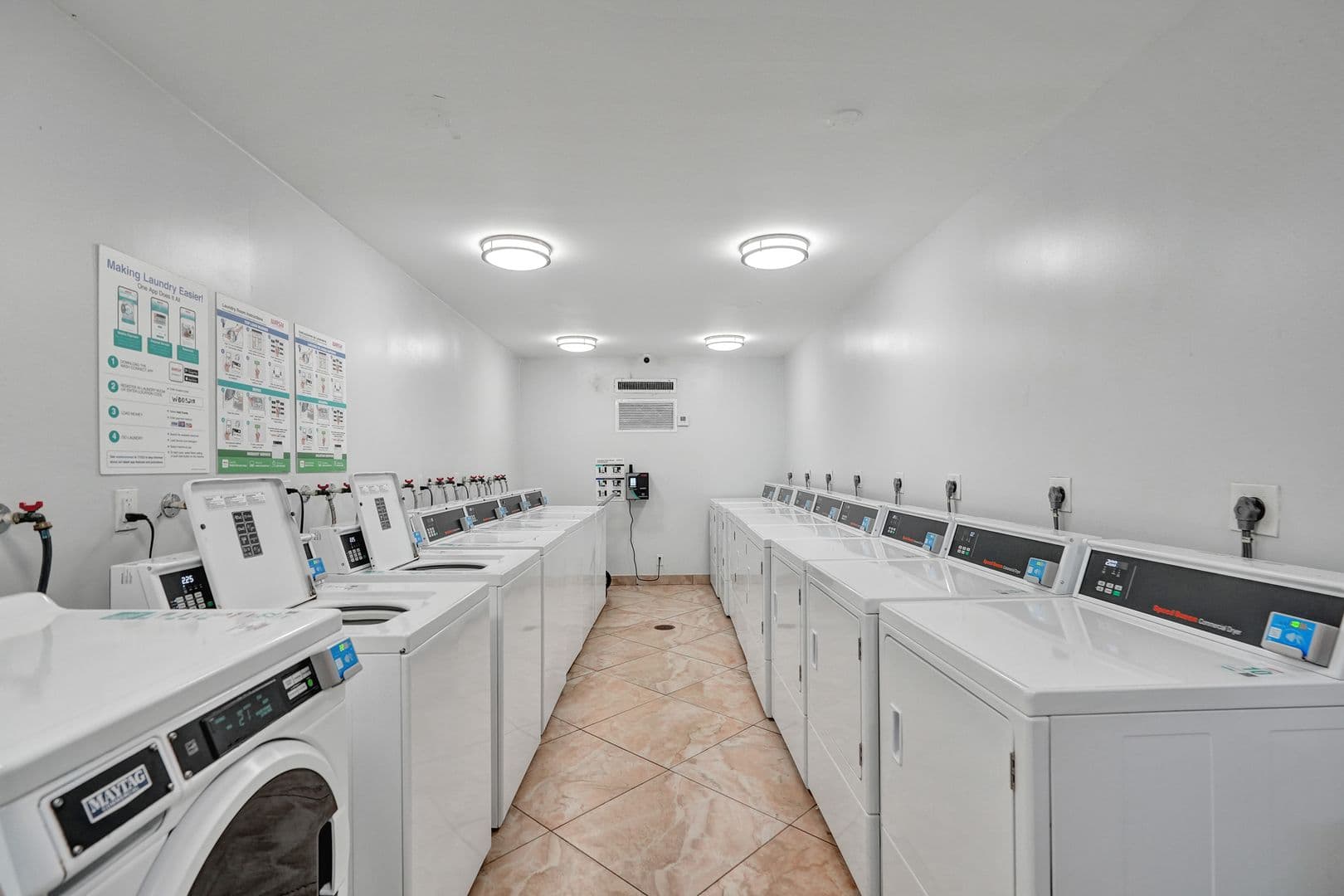 Lauderhill Apartment: 4222 Inverrary Blvd