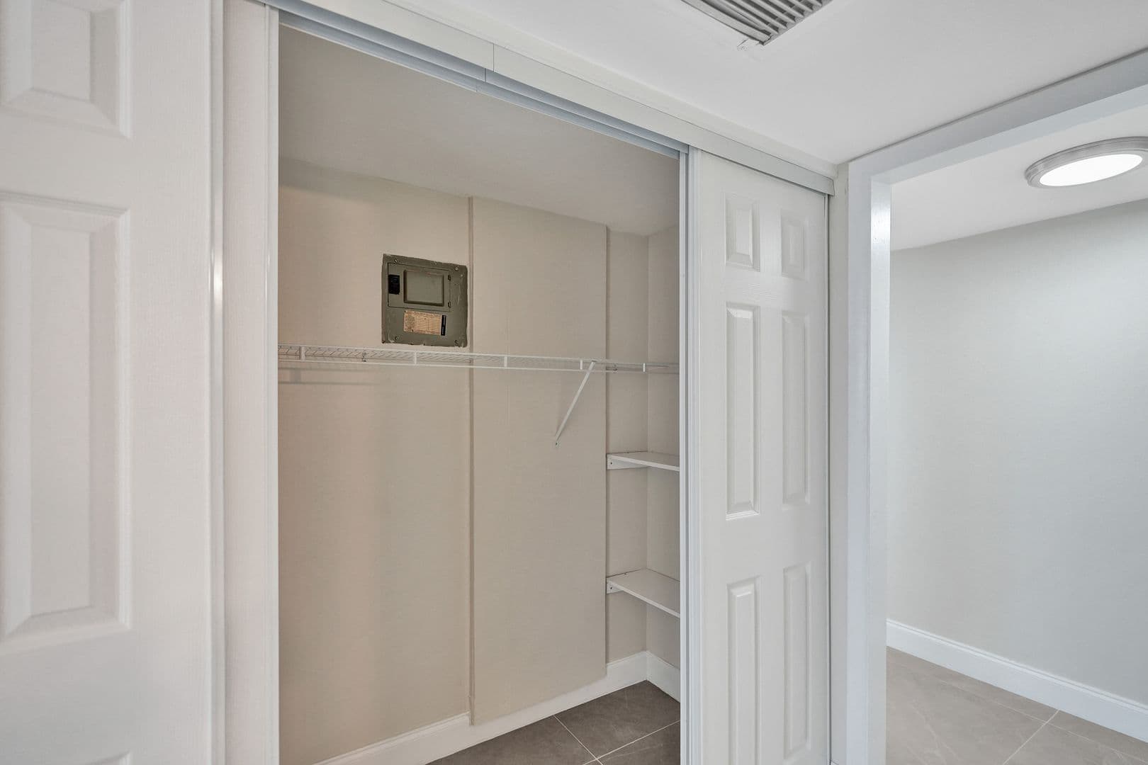 Lauderhill Apartment: 4222 Inverrary Blvd Unit 4810