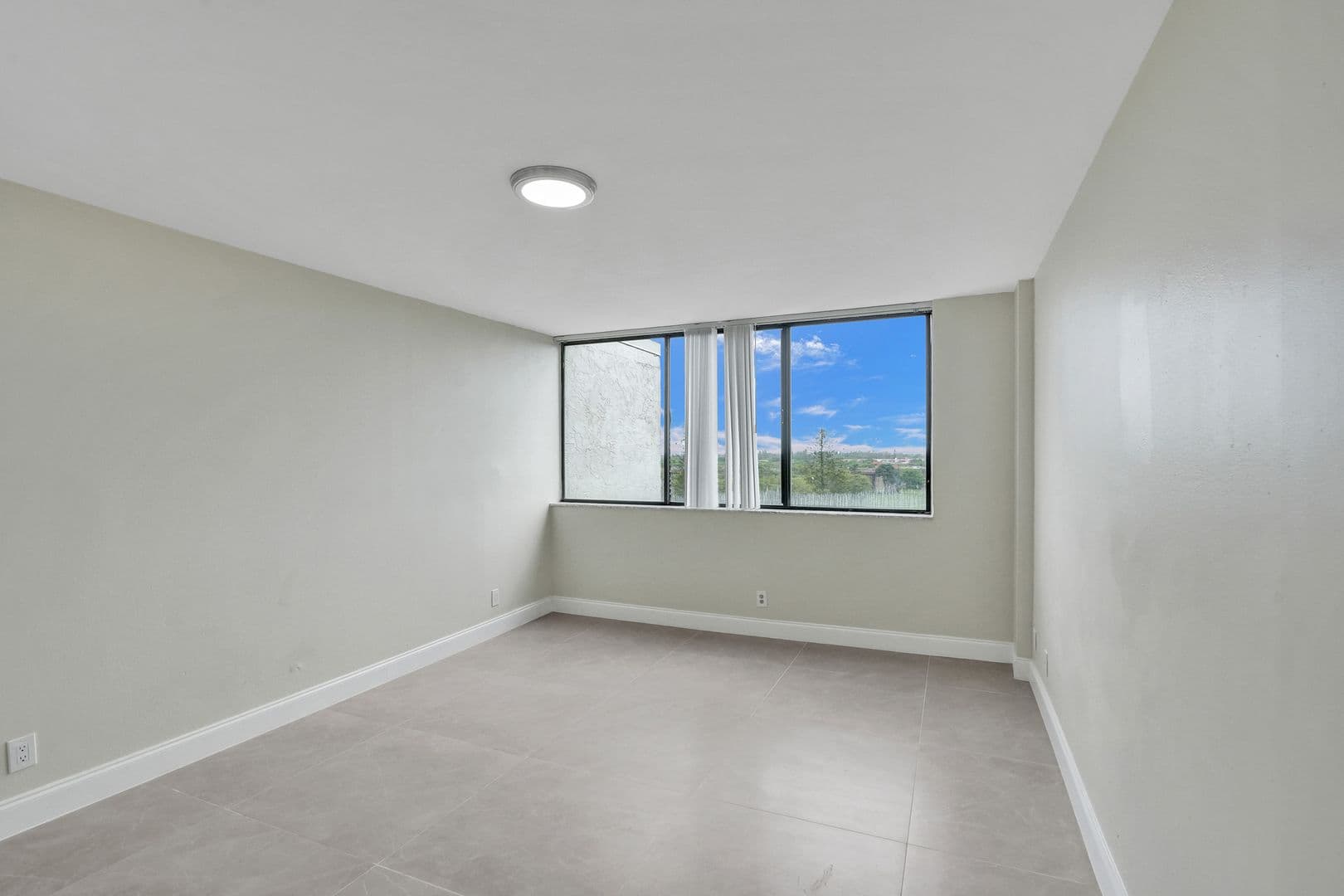 Lauderhill Apartment: 4222 Inverrary Blvd Unit 4810