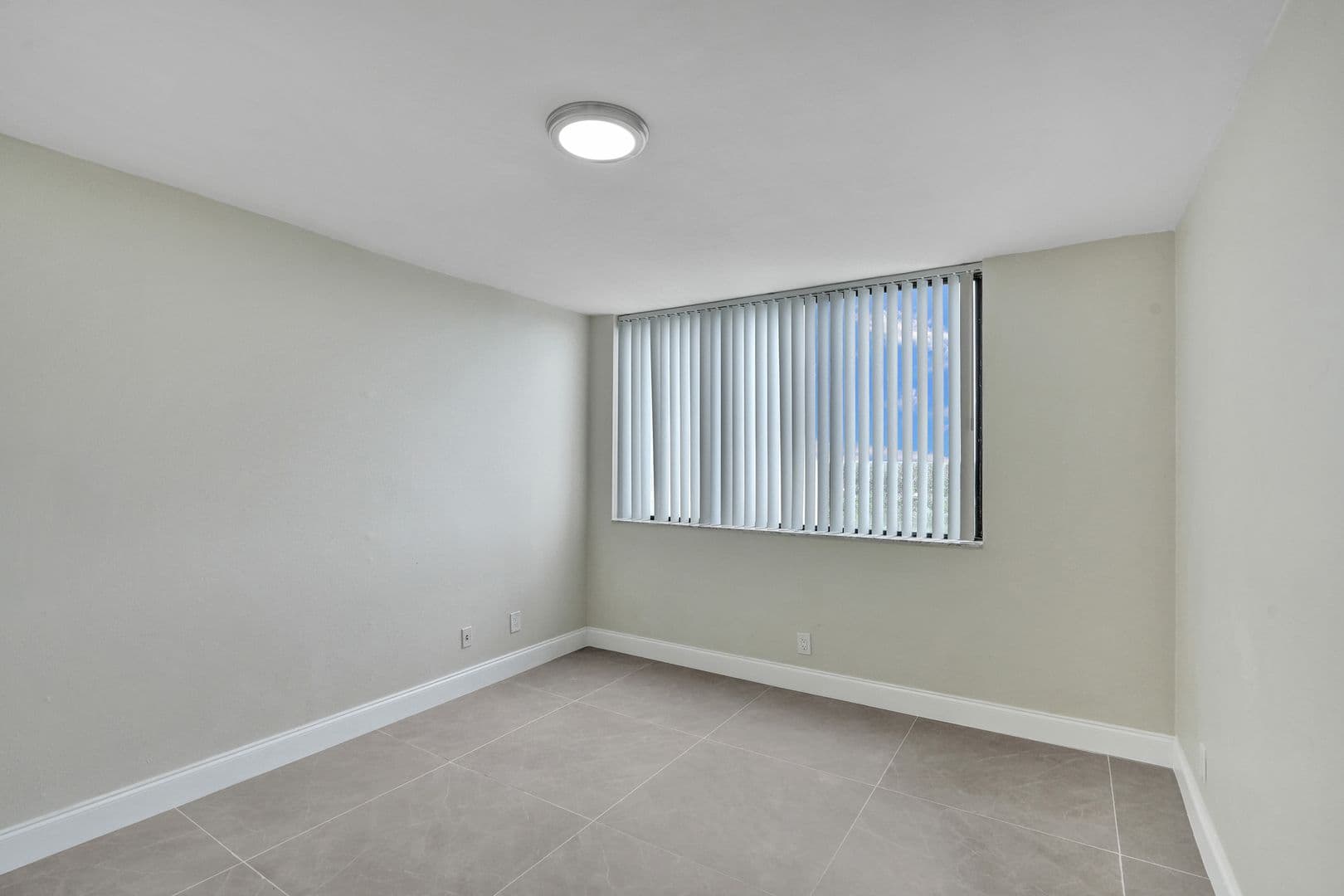 Lauderhill Apartment: 4222 Inverrary Blvd Unit 4810