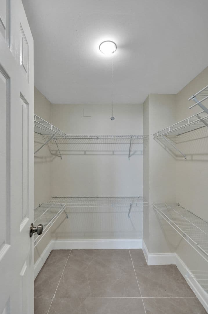 Lauderhill Apartment: 4222 Inverrary Blvd Unit 4810