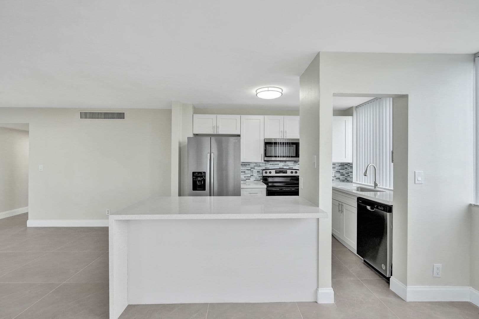 Lauderhill Apartment: 4222 Inverrary Blvd