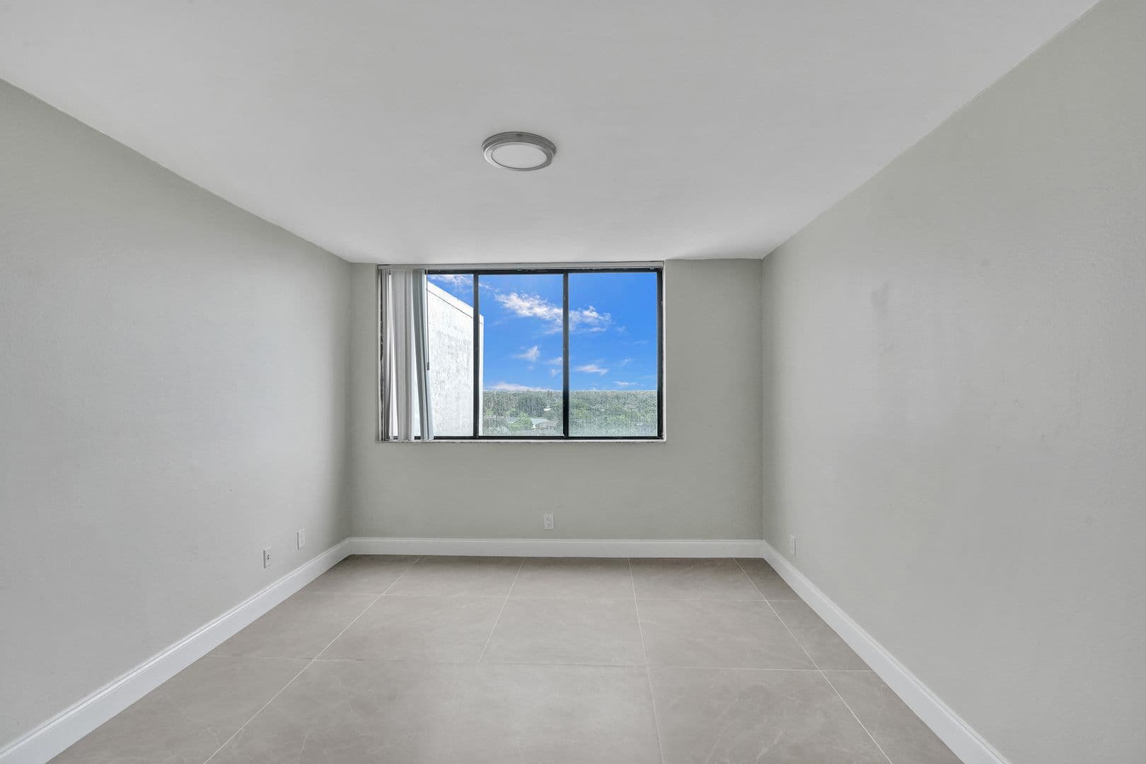 Lauderhill Apartment: 4222 Inverrary Blvd