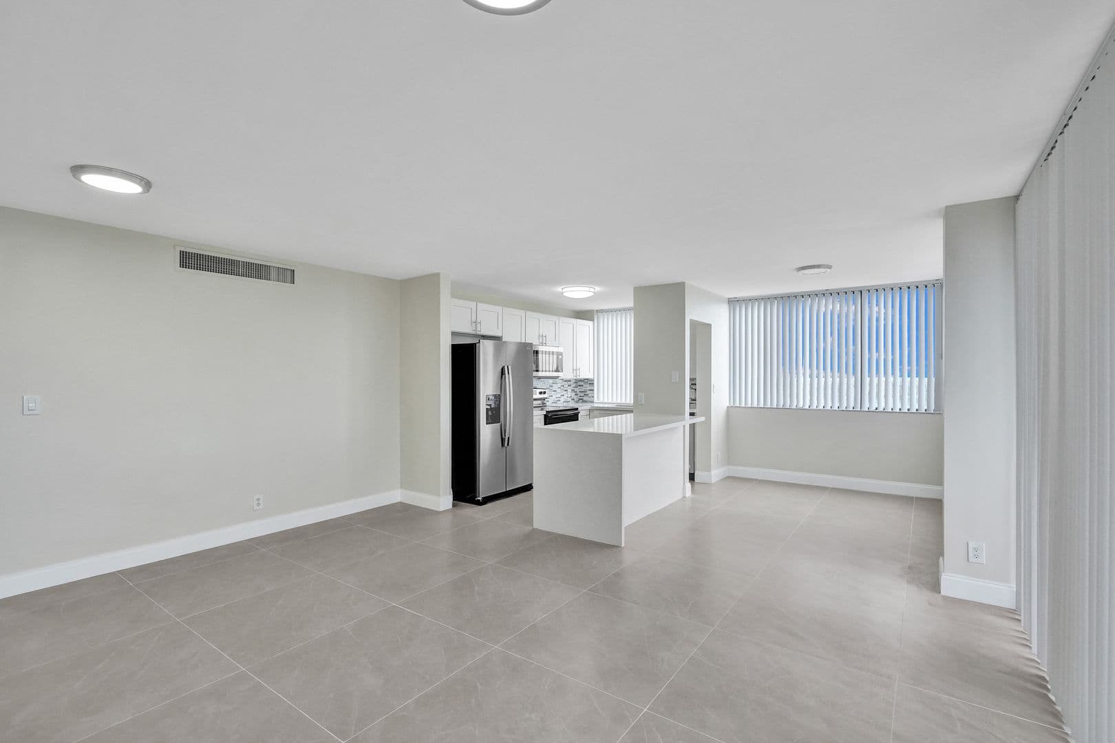 Lauderhill Apartment: 4222 Inverrary Blvd