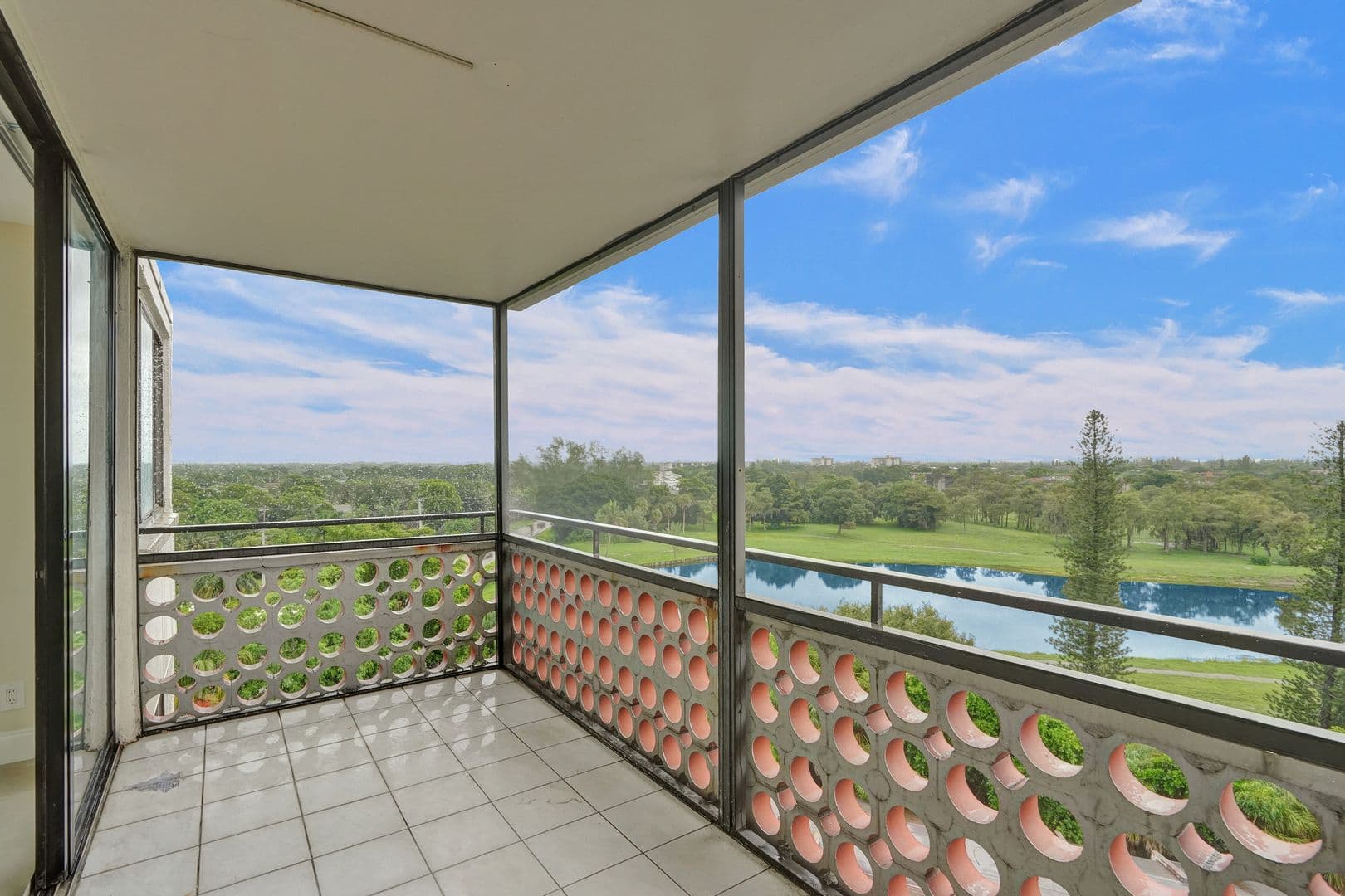 Lauderhill Apartment: 4222 Inverrary Blvd Unit 4810