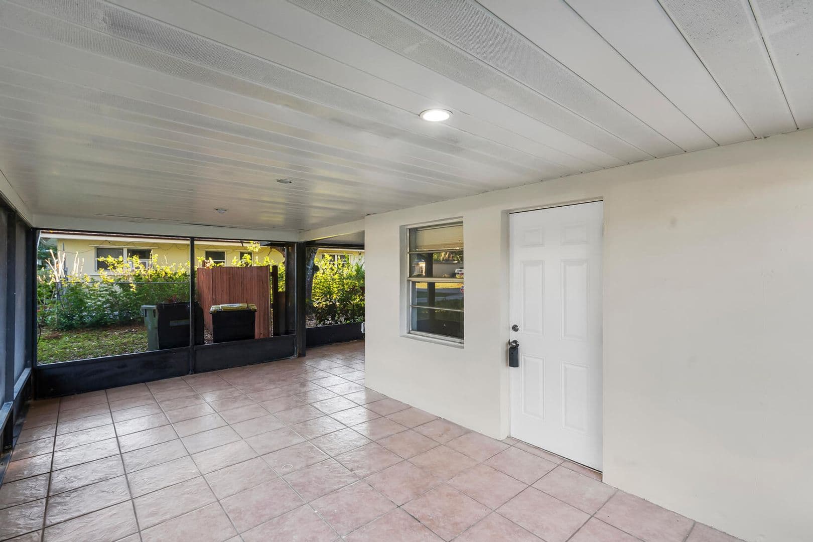 Dania Beach Apartment: 5073 SW 28 AVENUE
