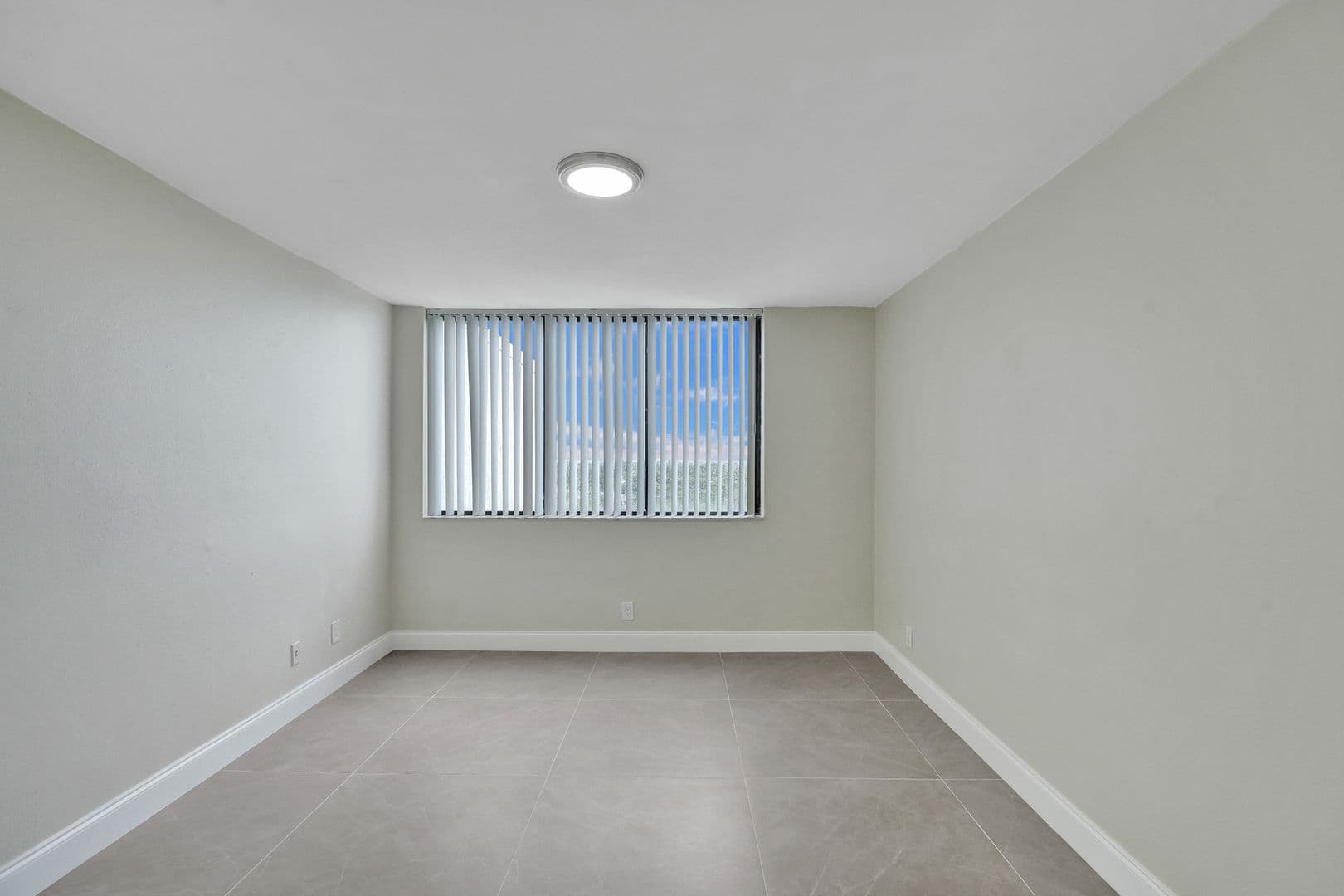 Lauderhill Apartment: 4222 Inverrary Blvd Unit 4810