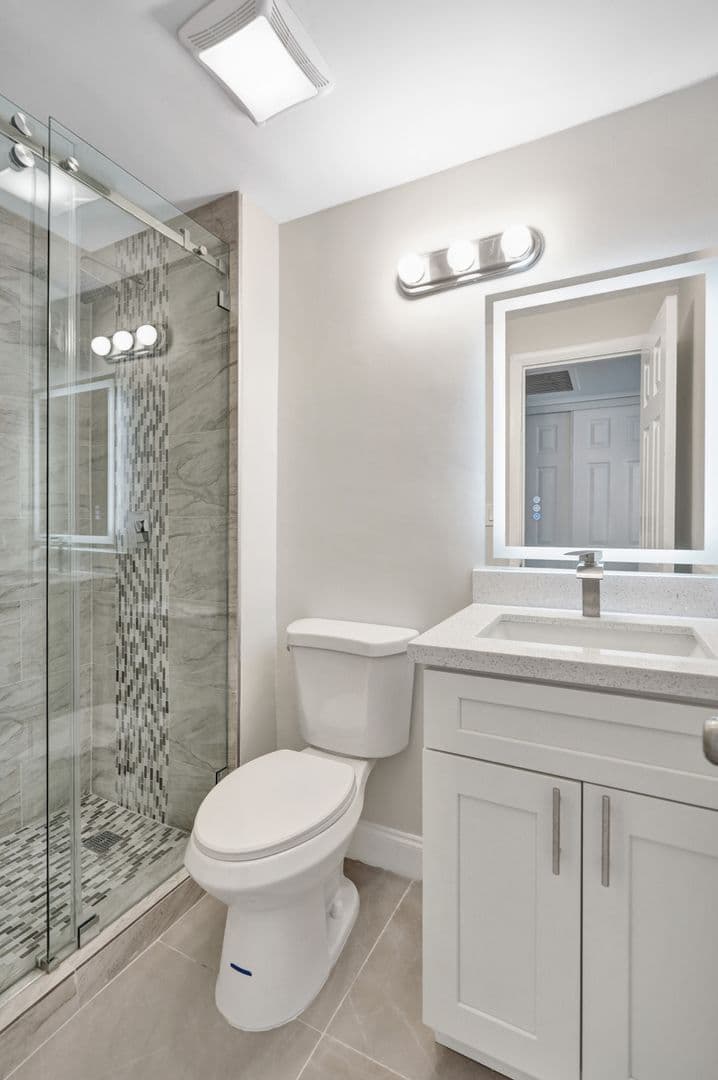 Lauderhill Apartment: 4222 Inverrary Blvd Unit 4810