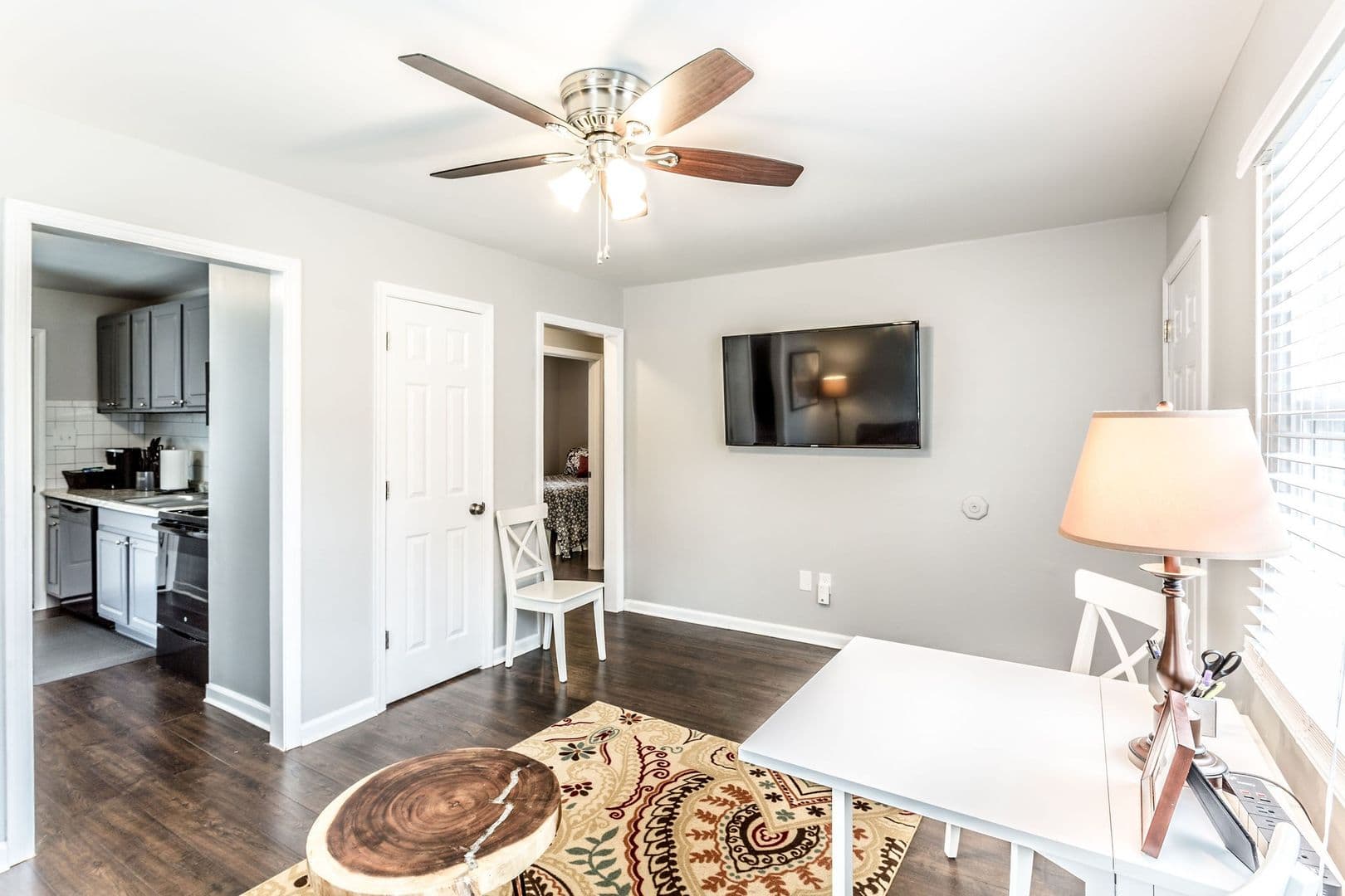 Richmond Apartment: 222 W 31st St