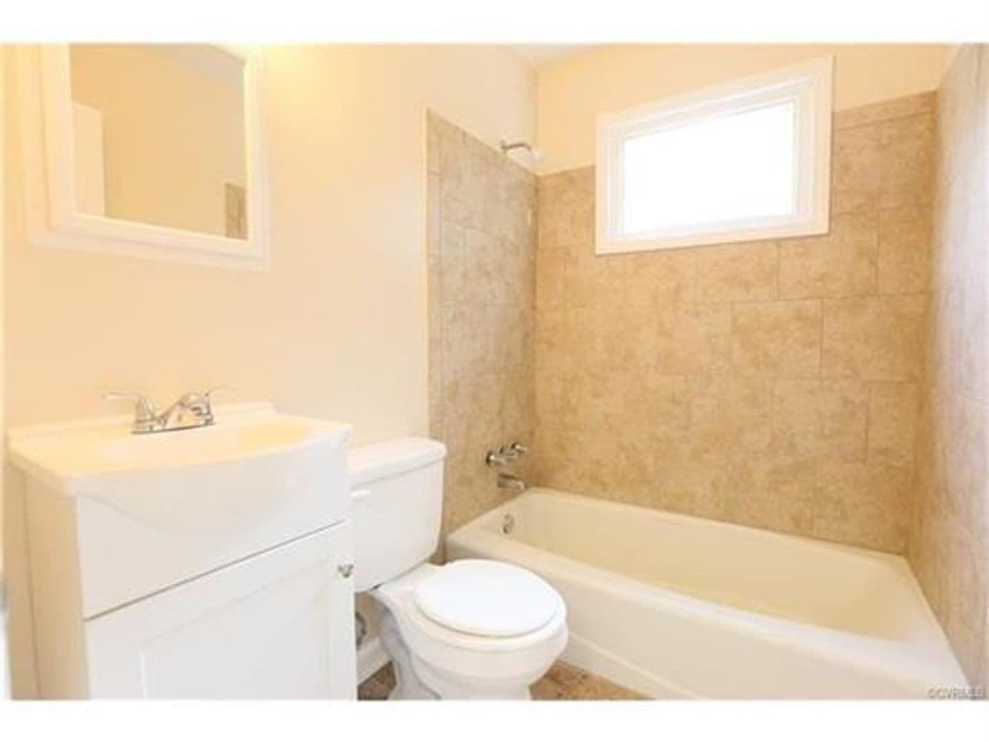Richmond Apartment: 220 W 31st St, Unit B