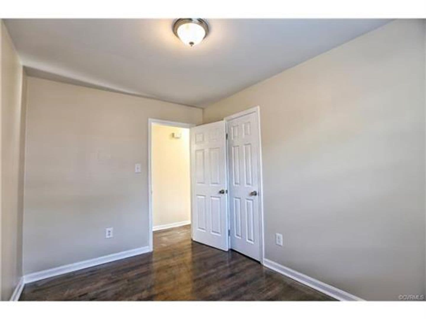 Richmond Apartment: 220 W 31st St, Unit B