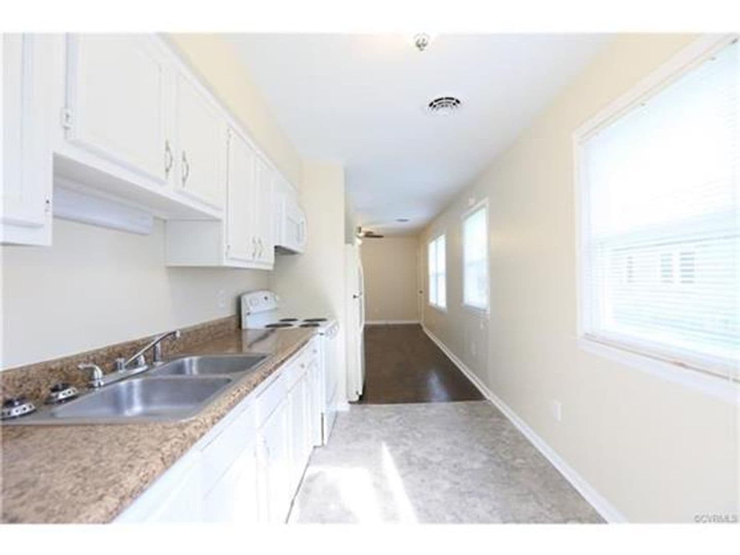 Richmond Apartment: 220 W 31st St, Unit B