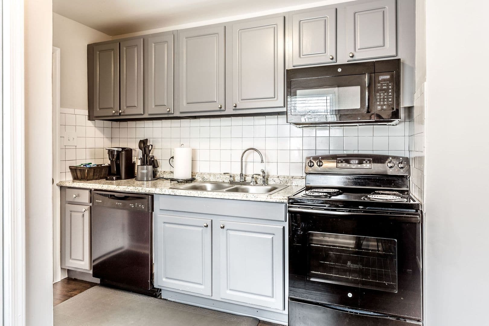 Richmond Apartment: 222 W 31st St