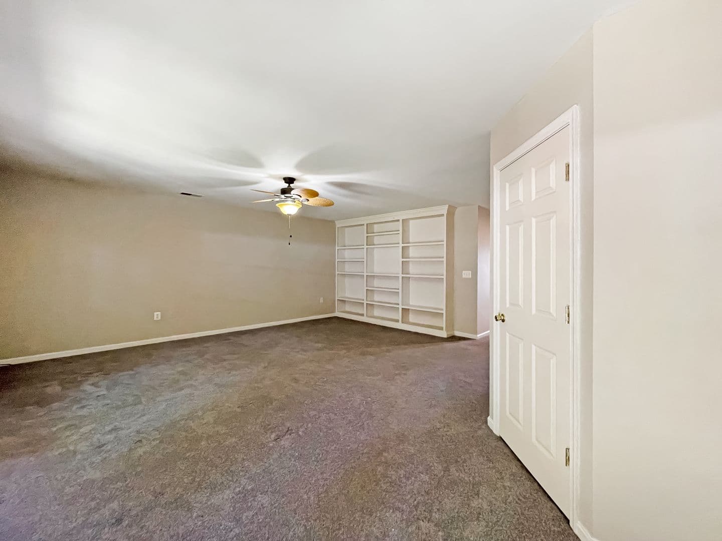Woodbridge House: 15716 Palermo Terrace