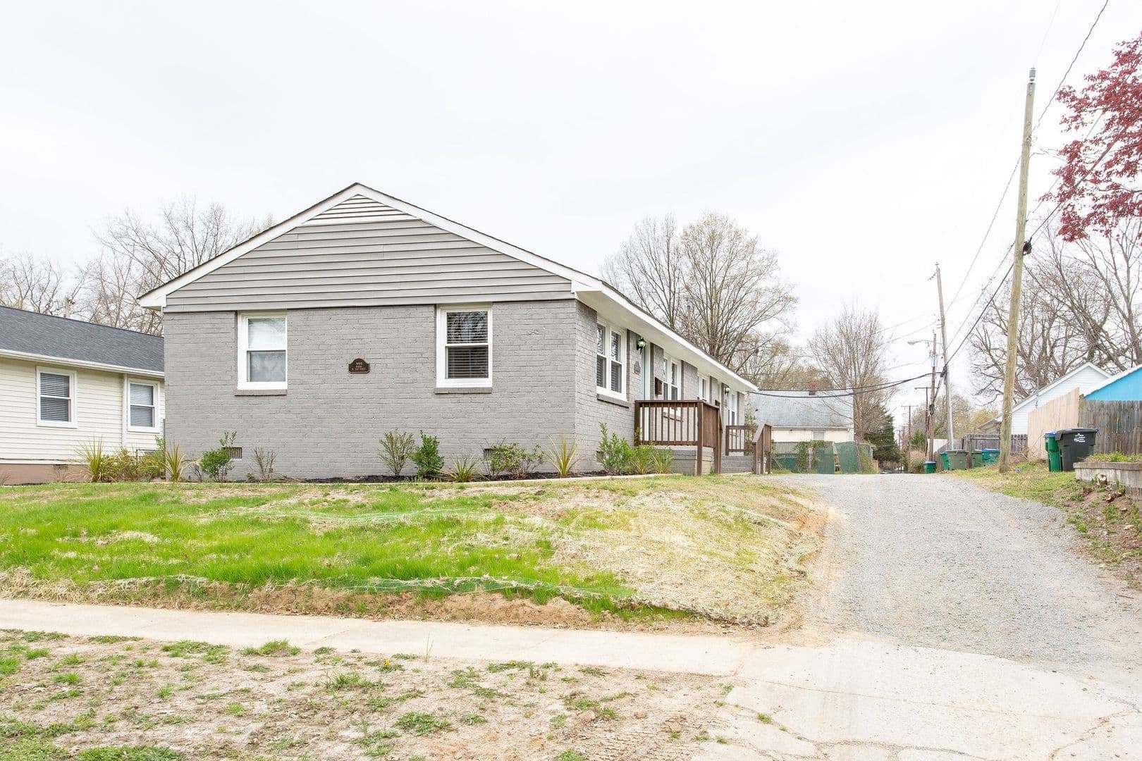 Richmond Apartment: 222 W 31st St