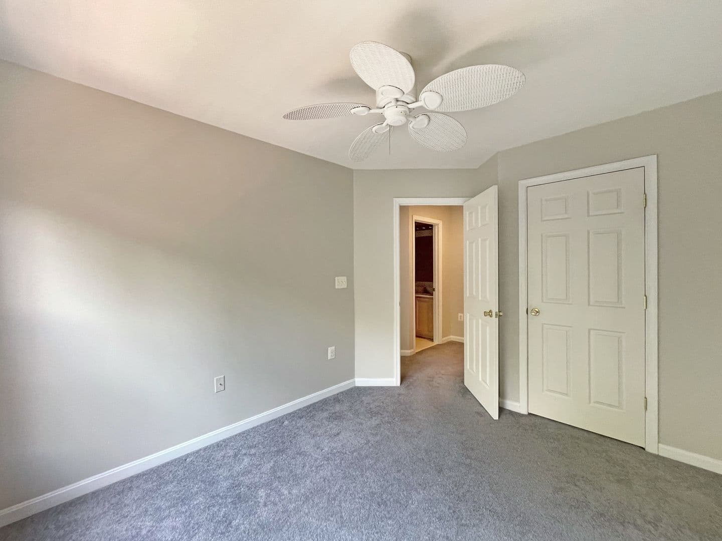 Woodbridge House: 15716 Palermo Terrace