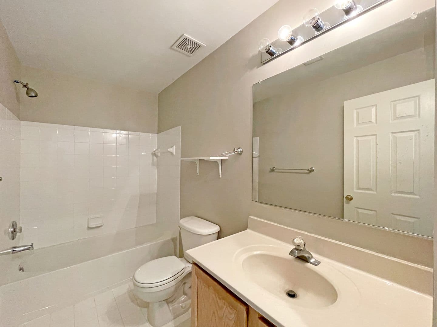 Woodbridge House: 15716 Palermo Terrace