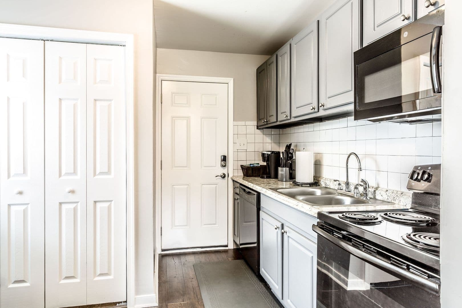 Richmond Apartment: 222 W 31st St