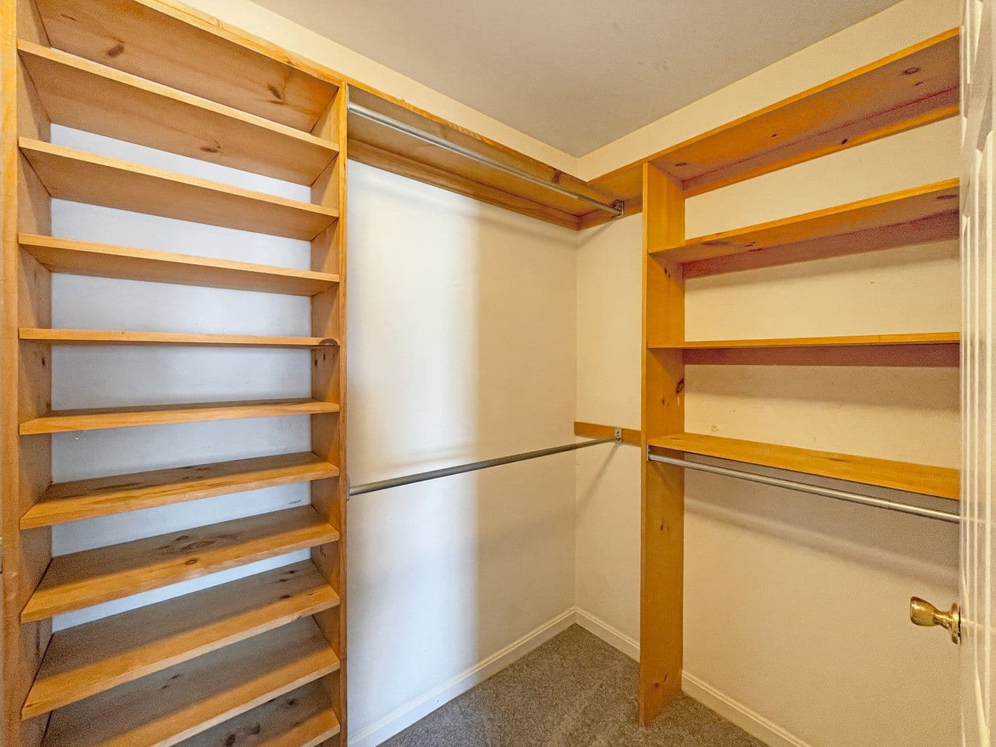 Woodbridge House: 15716 Palermo Terrace