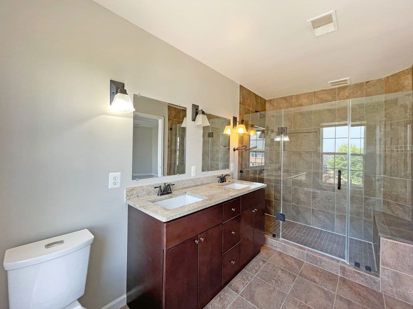 Woodbridge House: 15716 Palermo Terrace