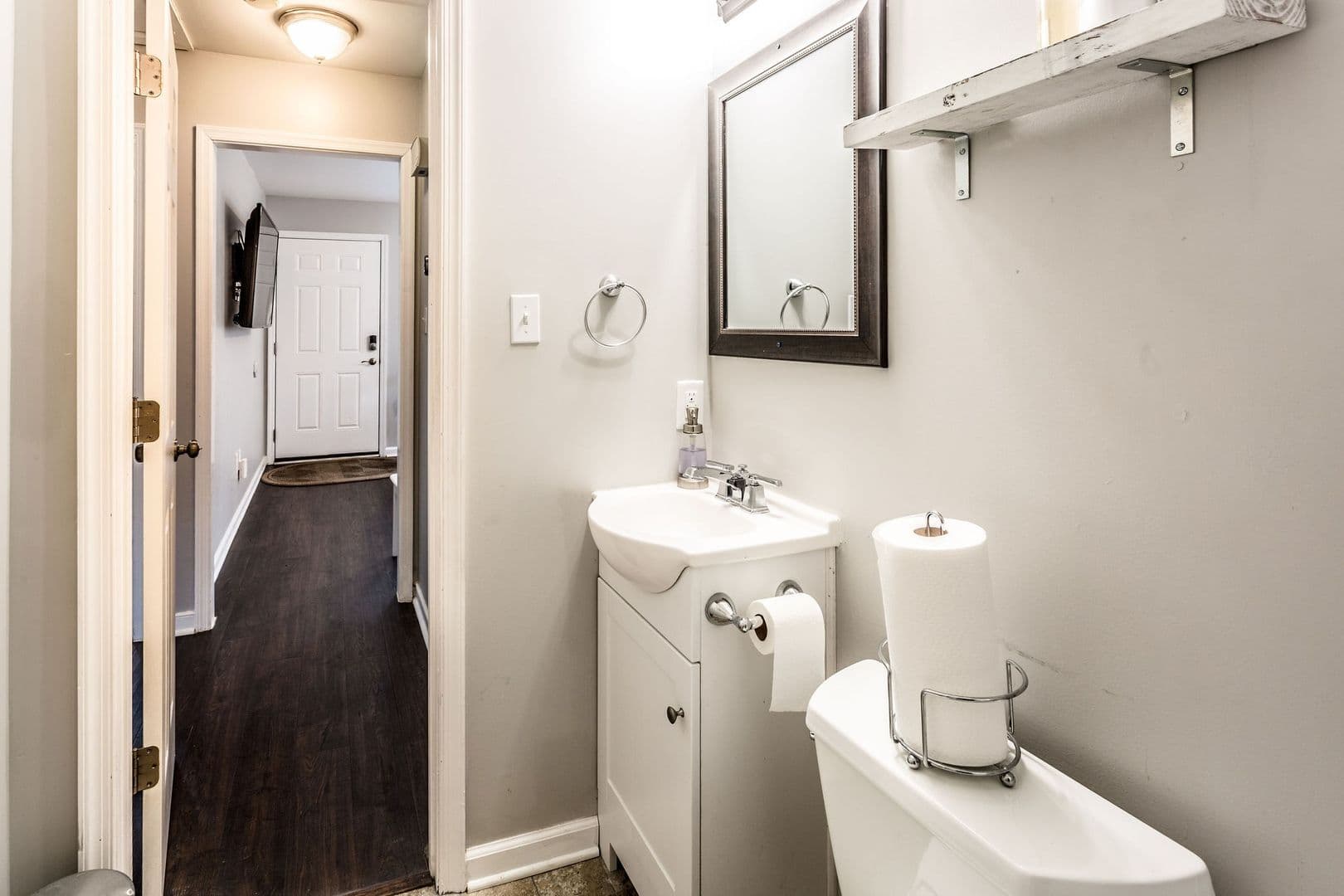 Richmond Apartment: 222 W 31st St