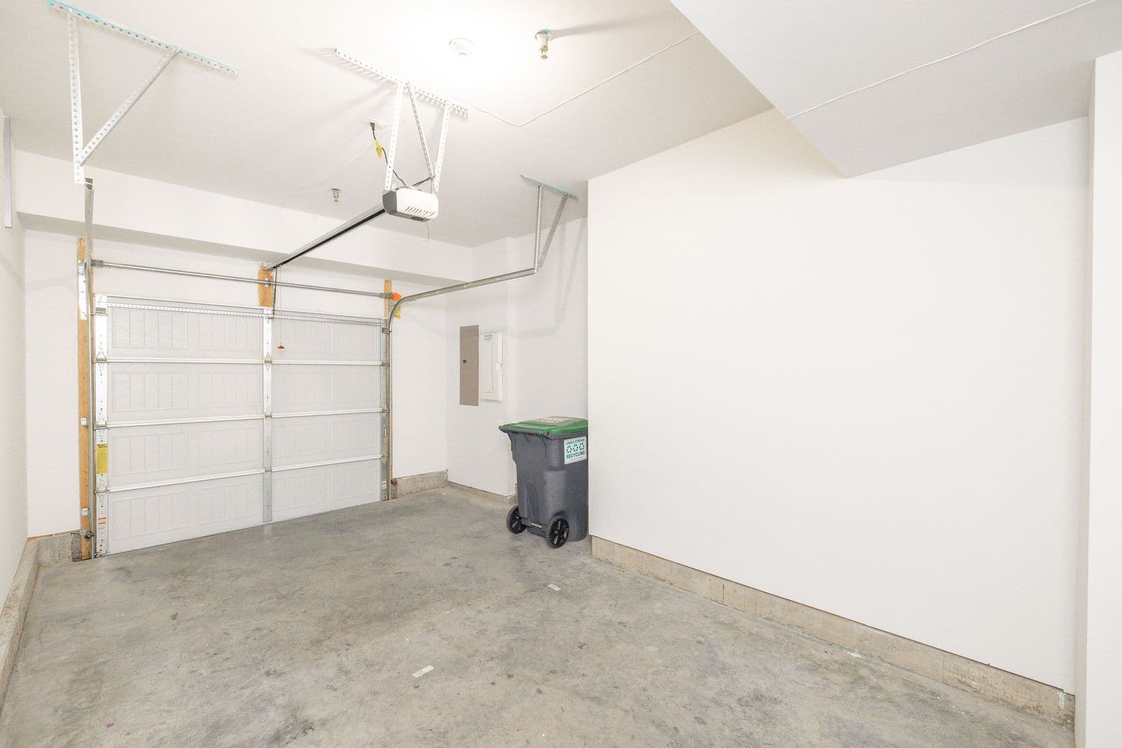 Richmond House: 5920 Whitehurst Ln