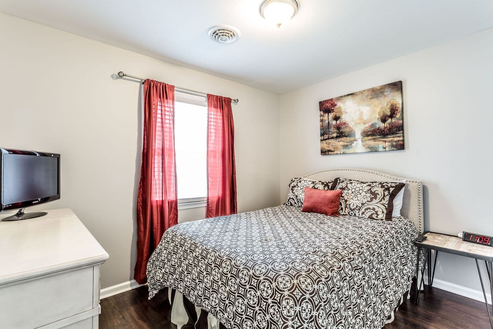 Richmond Apartment: 222 W 31st St