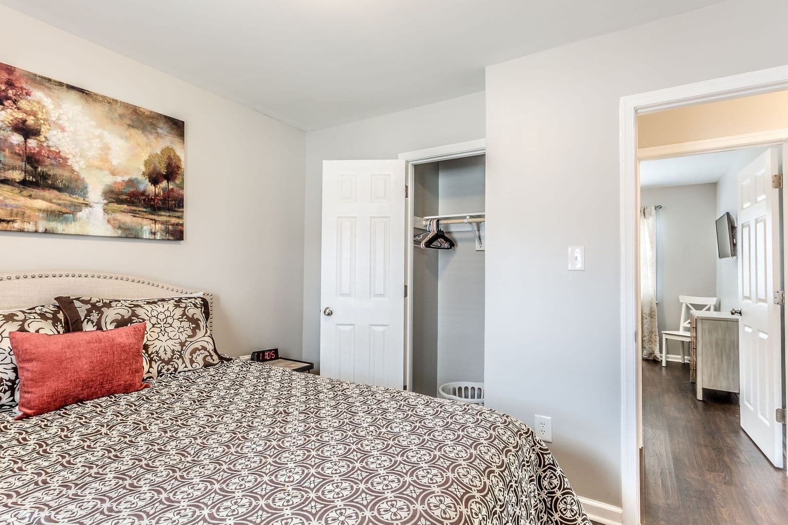 Richmond Apartment: 222 W 31st St
