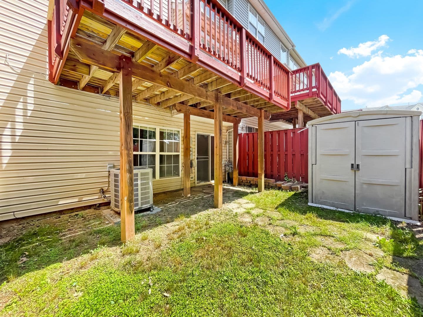 Woodbridge House: 15716 Palermo Terrace