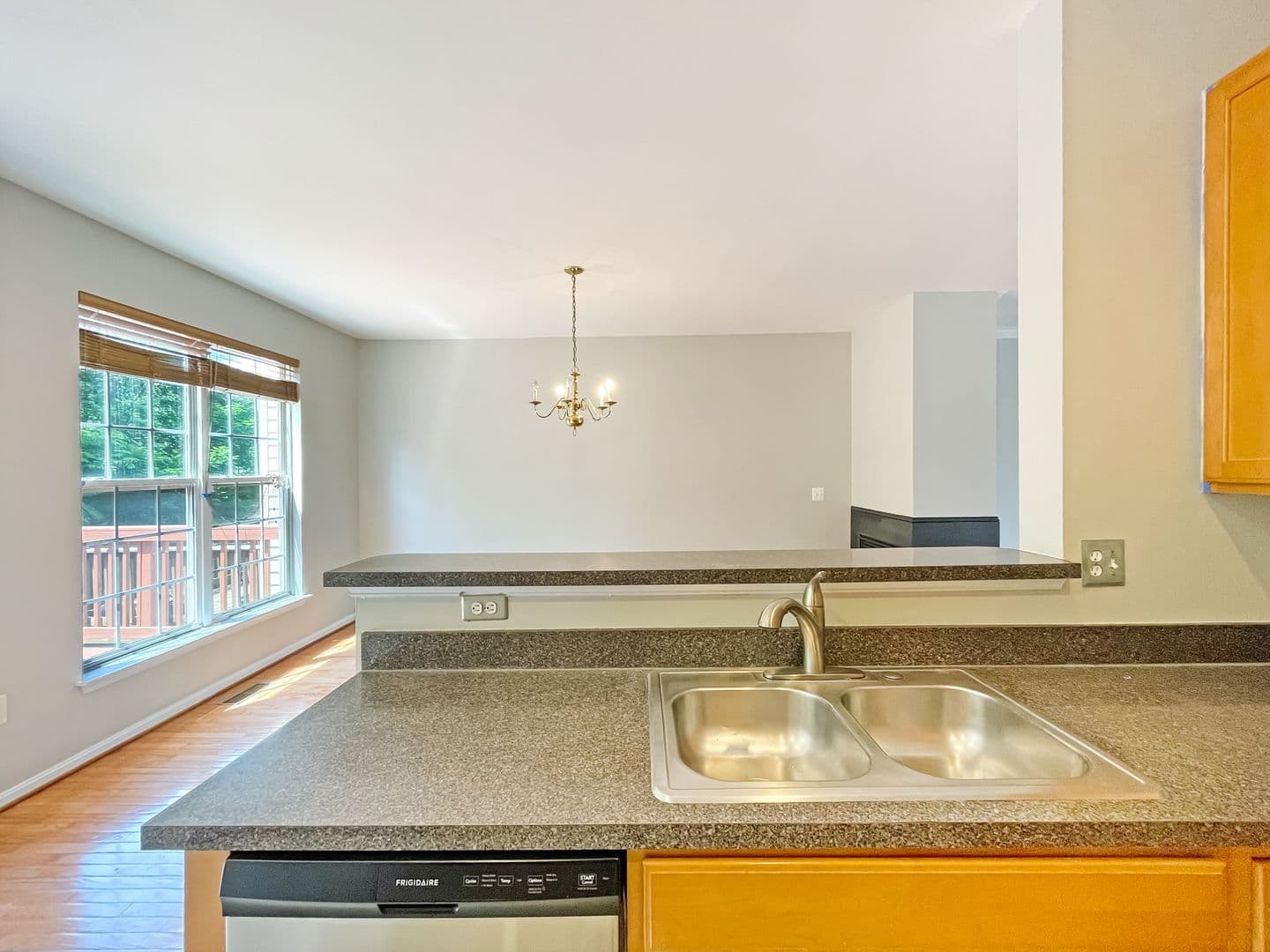 Woodbridge House: 15716 Palermo Terrace