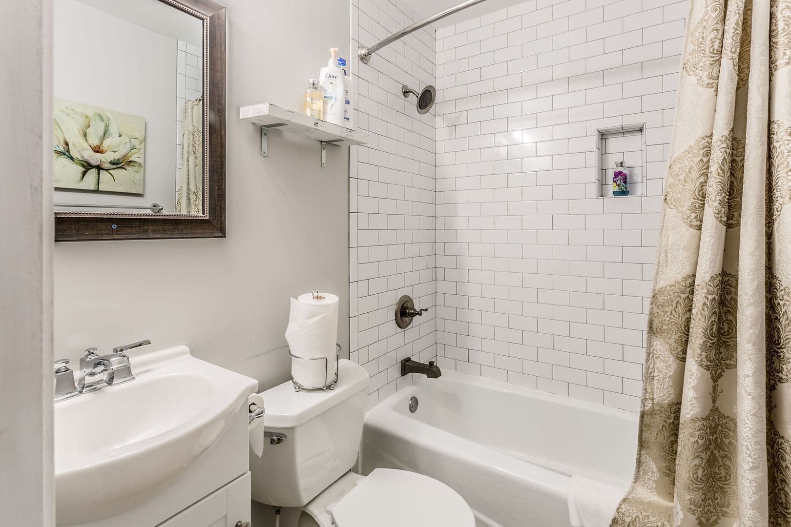 Richmond Apartment: 222 W 31st St