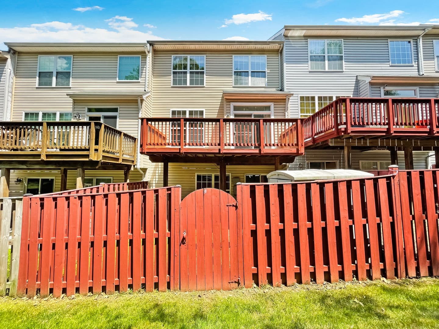 Woodbridge House: 15716 Palermo Terrace