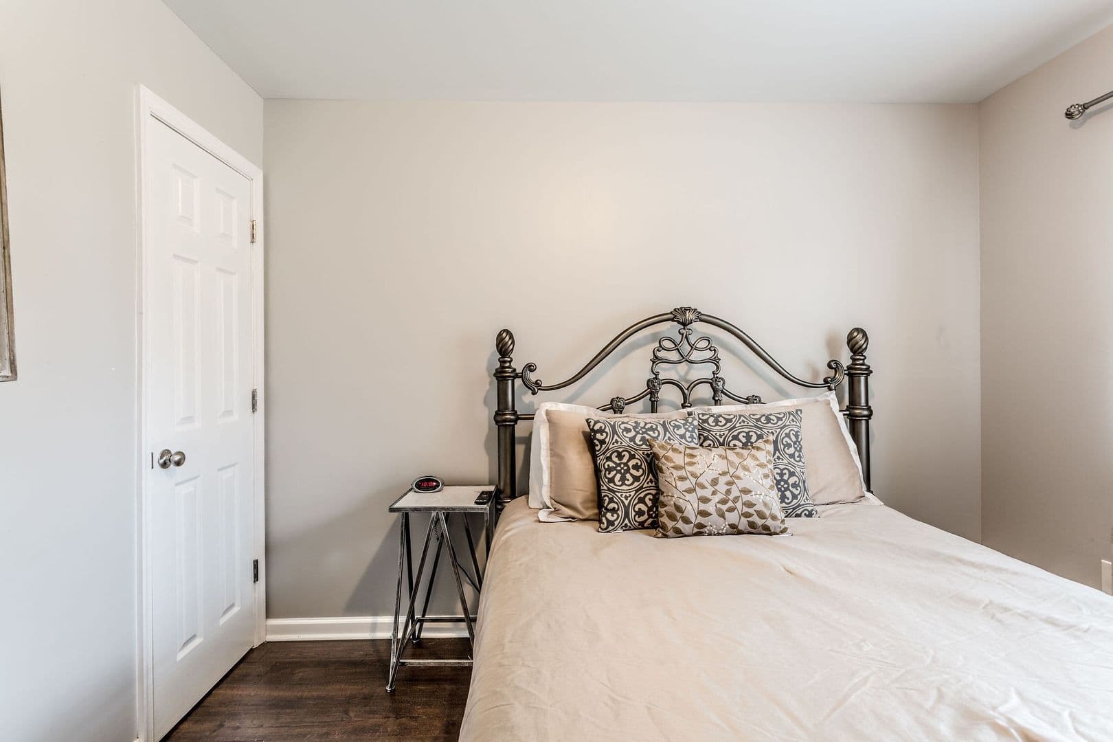 Richmond Apartment: 222 W 31st St