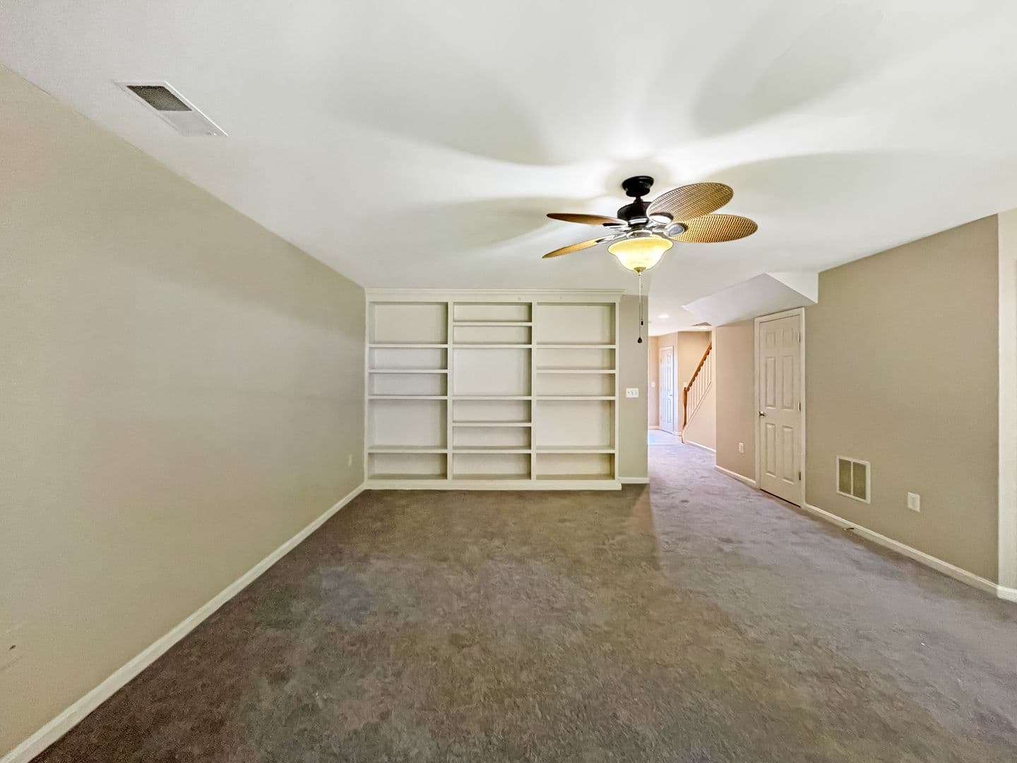 Woodbridge House: 15716 Palermo Terrace