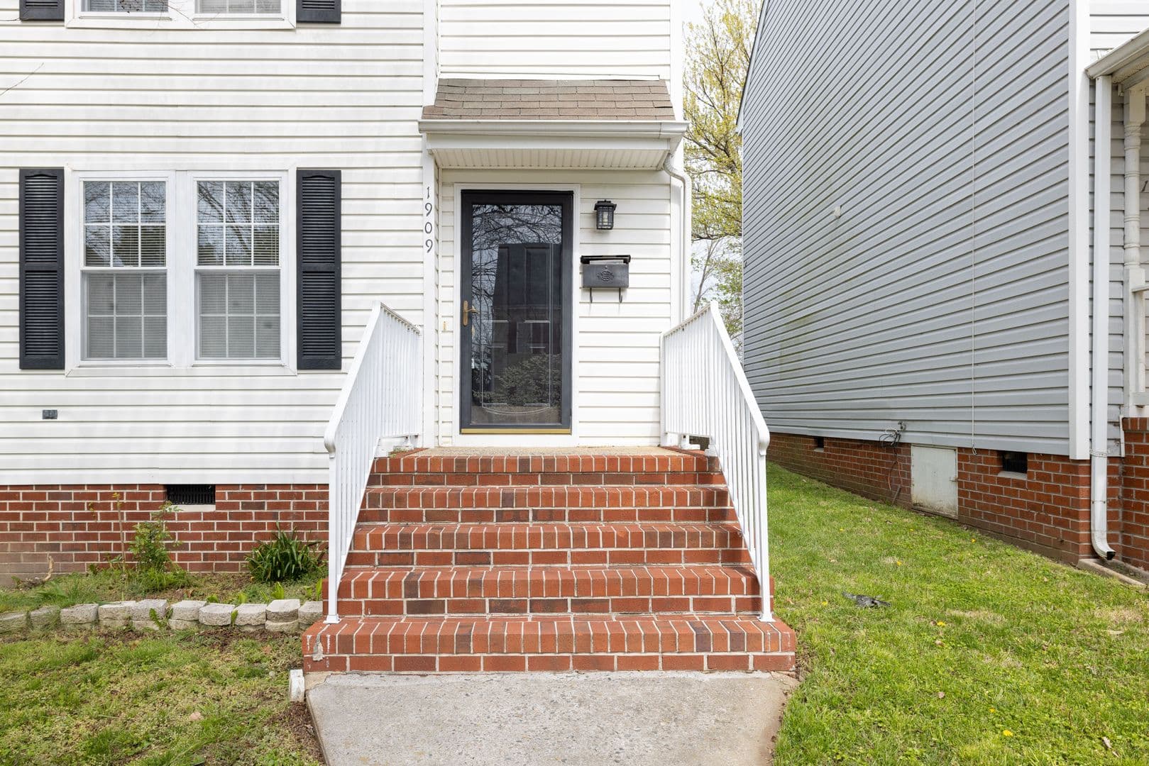 Richmond House: 1909 Porter St