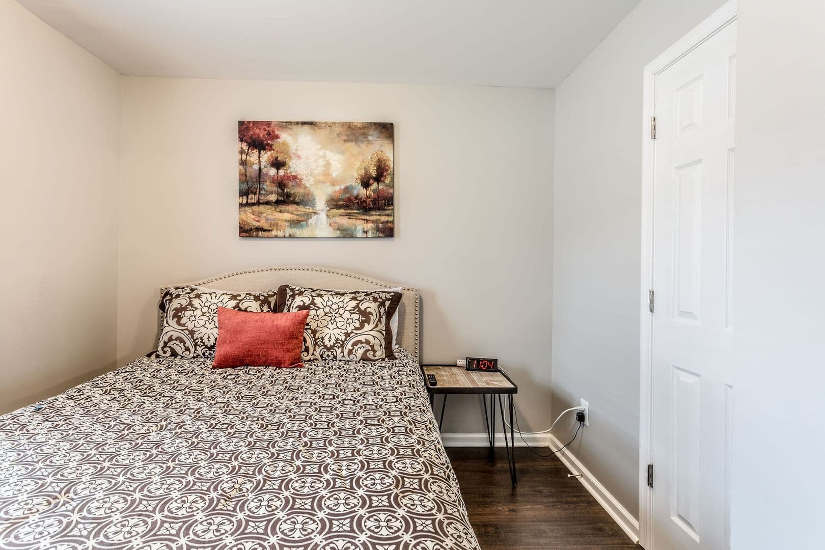 Richmond Apartment: 222 W 31st St