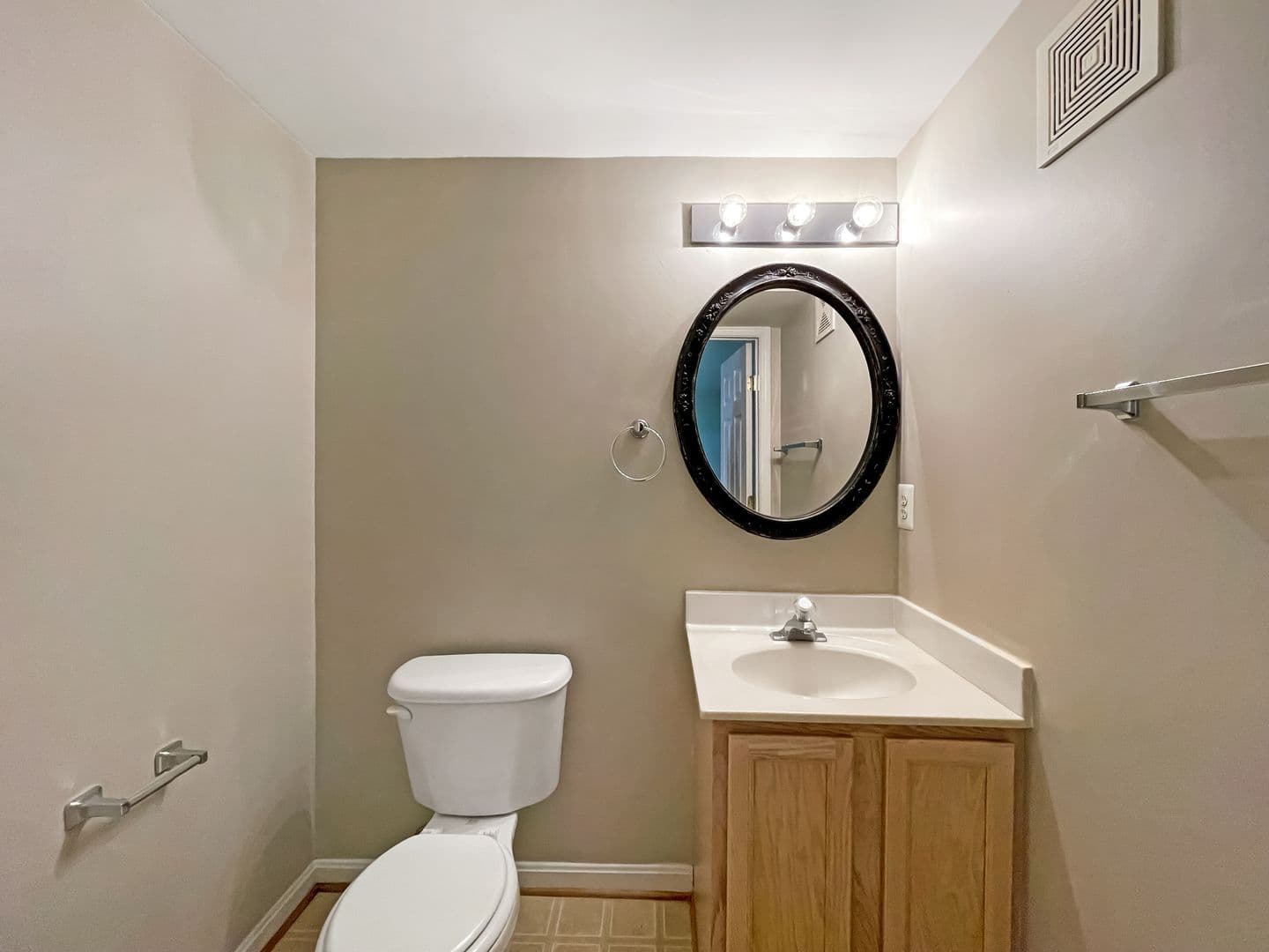 Woodbridge House: 15716 Palermo Terrace