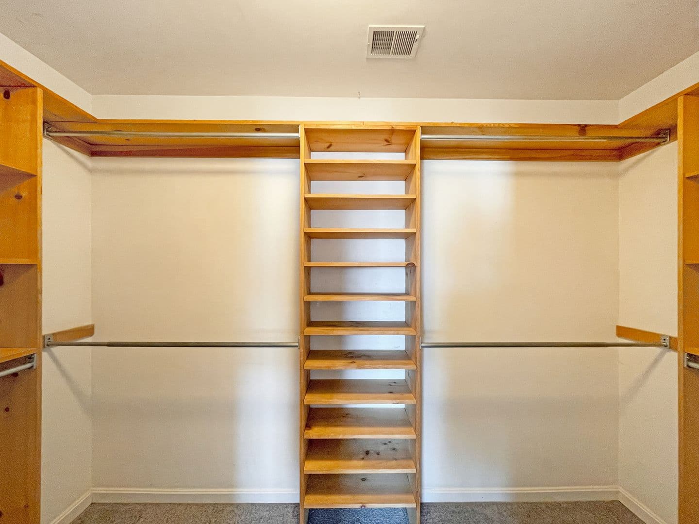 Woodbridge House: 15716 Palermo Terrace
