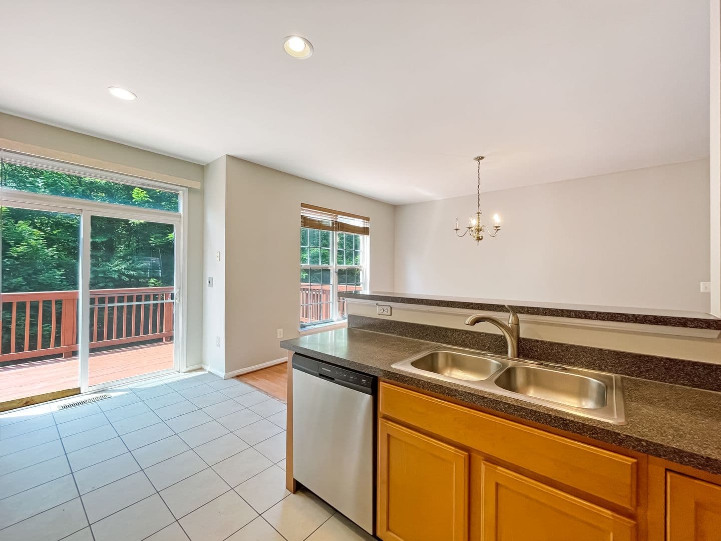 Woodbridge House: 15716 Palermo Terrace