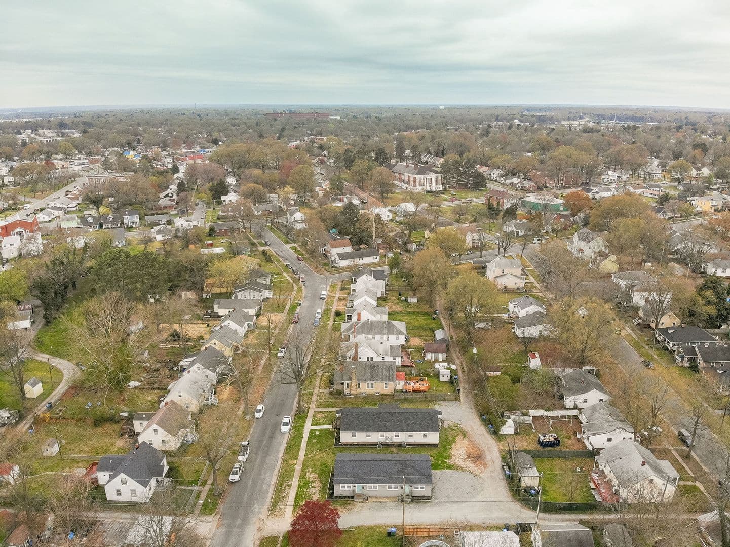Richmond Apartment: 220 W 31st St, Unit B