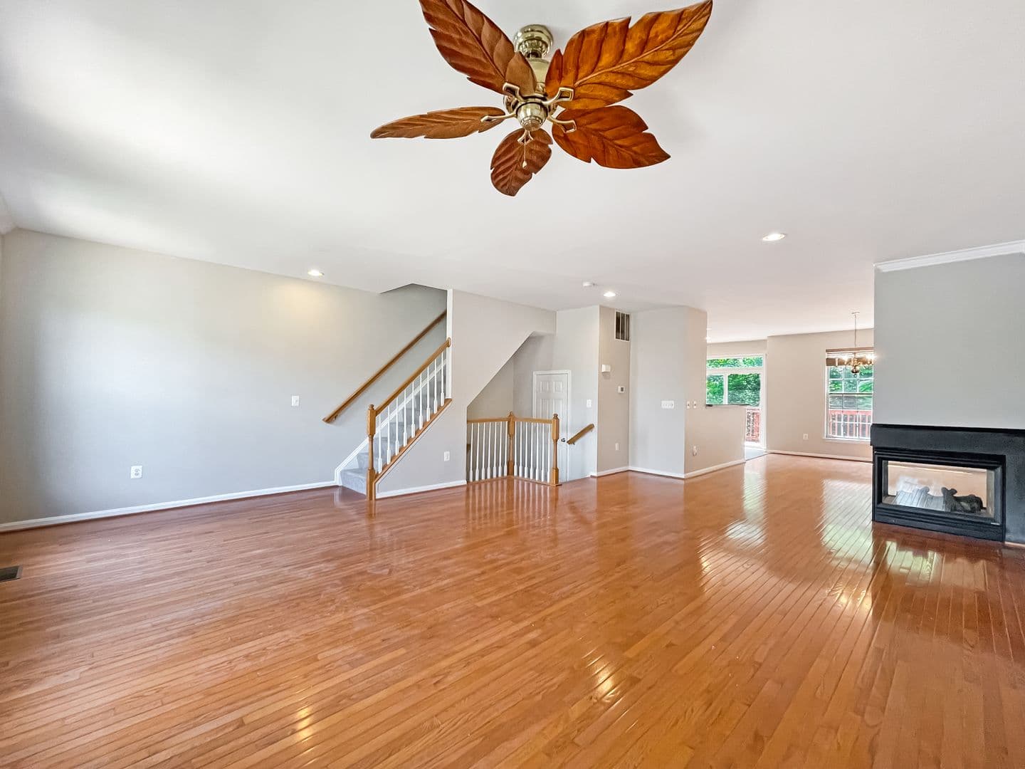 Woodbridge House: 15716 Palermo Terrace