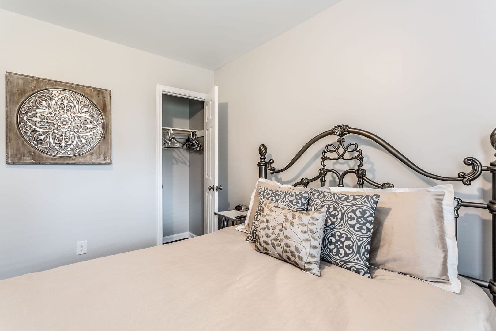 Richmond Apartment: 222 W 31st St