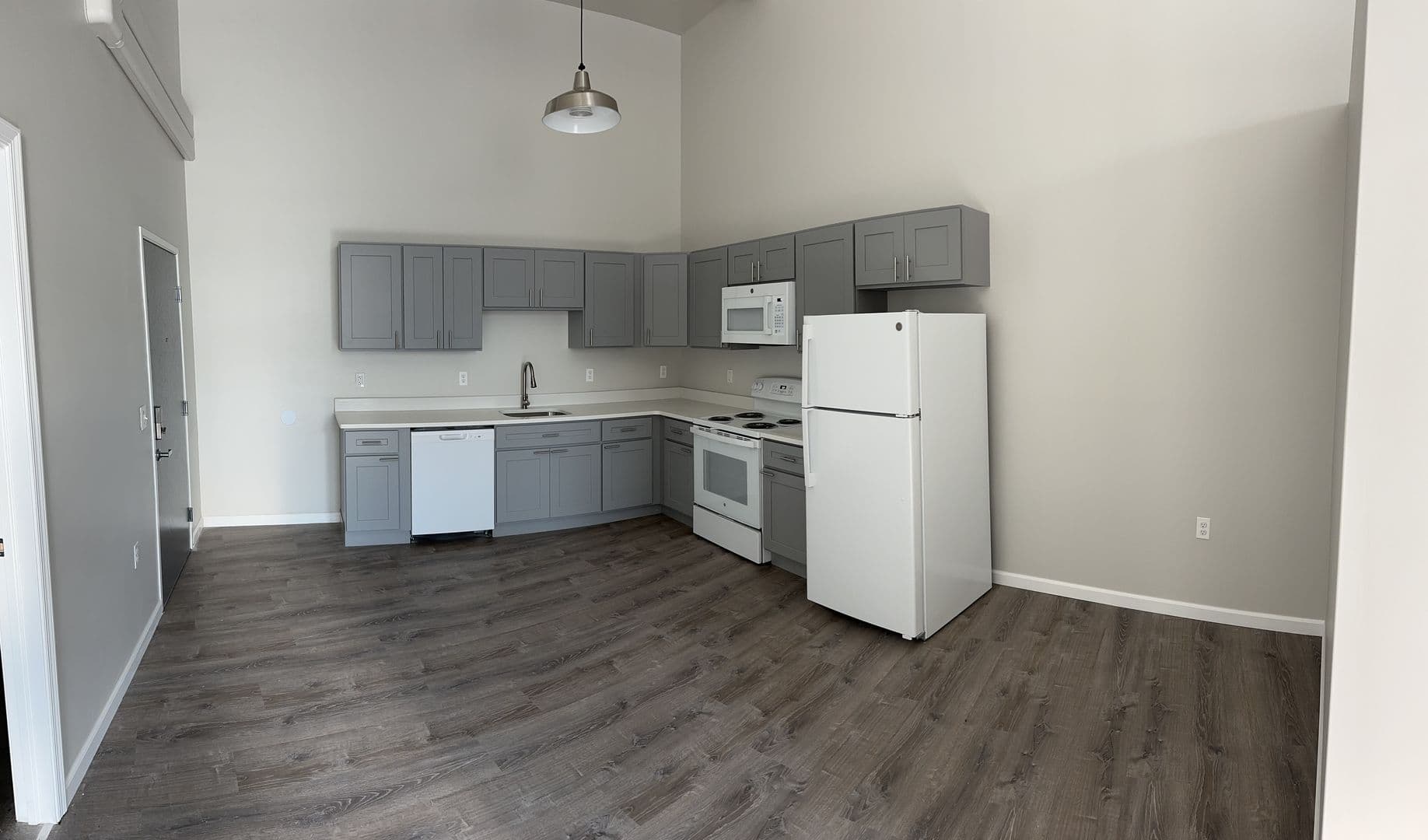 Whitehall Apartment: 4154 Roosevelt St