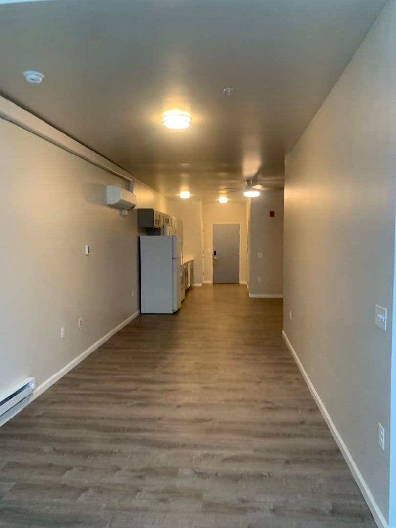Whitehall Apartment: 4154 Roosevelt St